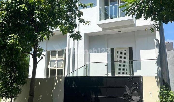 Rumah 2,5 Lantai Split Level  Bagus Semi Furnished di Graha, Surabaya 2