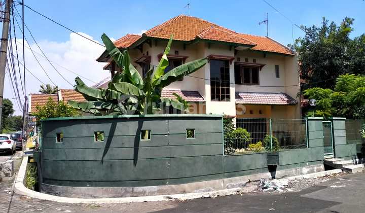 Rumah dijual besar dan hook di nginden intan utara