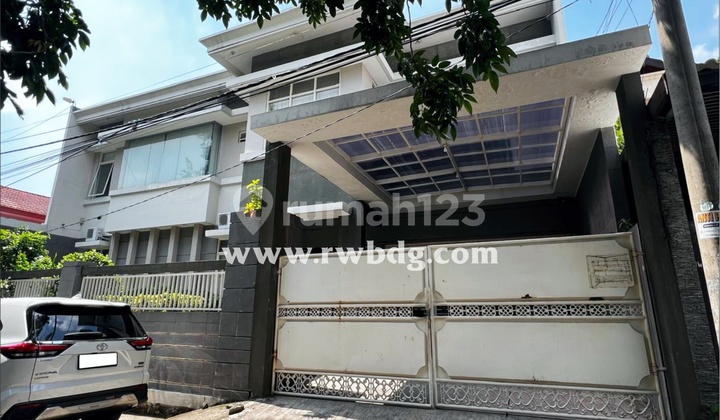 Rumah Luas, Besar dijual di Darmo Permai Timur  2