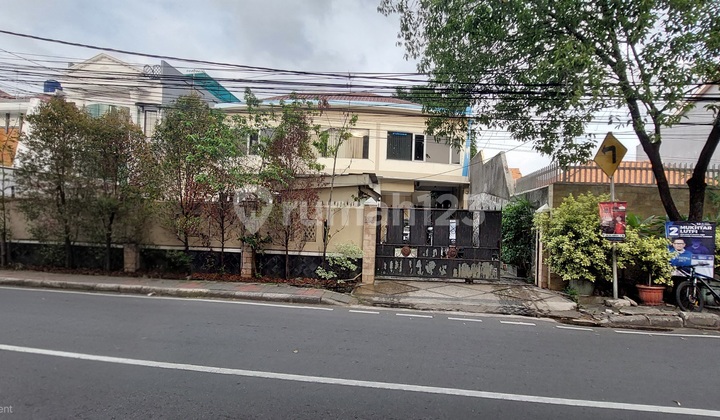 For Quick Sale Cheap White Wood House East Jakarta 2