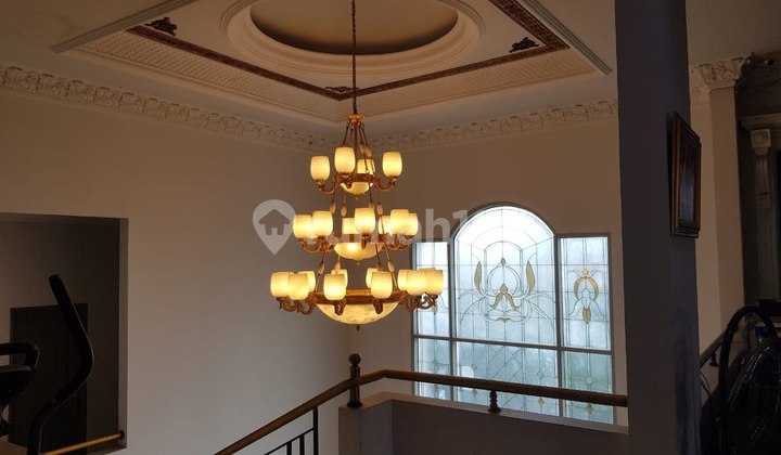 Affordable Luxury House in Strategic East Jakarta Area Affordable Luxury House in Strategic East Jakarta Area