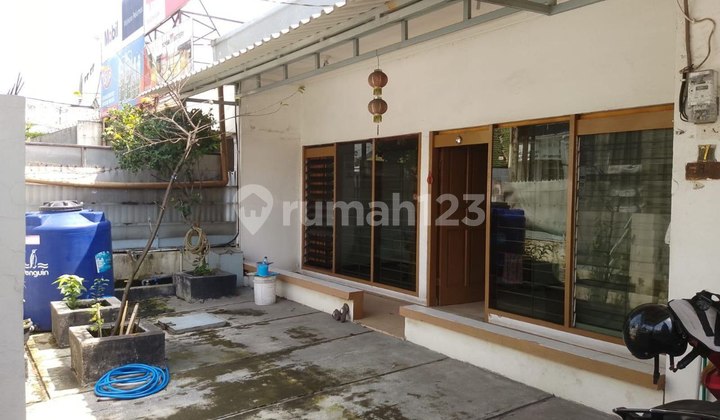 Strategic Nostalgia House in the Center of Bandung City - Suitable for Use as an Office House or Rebuilt into 2 Houses Strategic Nostalgia House in the Center of Bandung City - Suitable for Use as an Office House or Rebuilt into 2 Houses