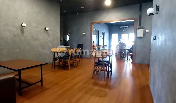 Ruang Usaha Di Tempat Strategis