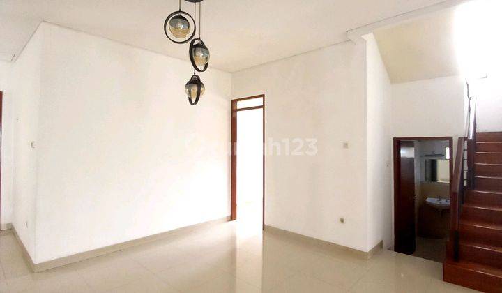 Rumah Dekat Sekolah Al Izhar, Murah, Siap Huni 2