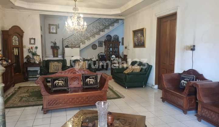 House in complex, access to Jln. Ciputat Raya, 10 minutes to MRT station.
