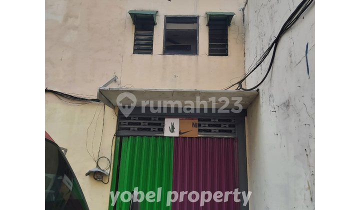 Cheap 3-Story Strategic Shop House in Central Raya Manyar Surabaya