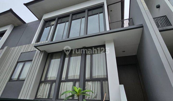  Disewakan Rumah Mewah 10x22 di Lakewood Navapark BSD, Cisauk, Tangerang, 007 1