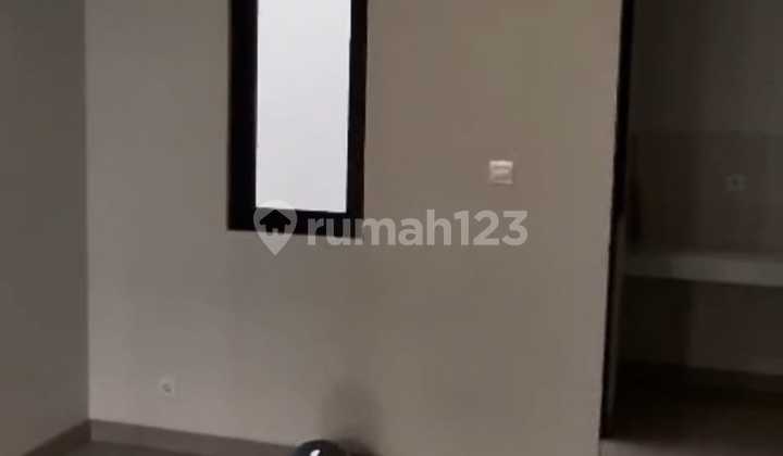 Disewakan Rumah di Summarecon Crown Gading Cluster Regia (018)