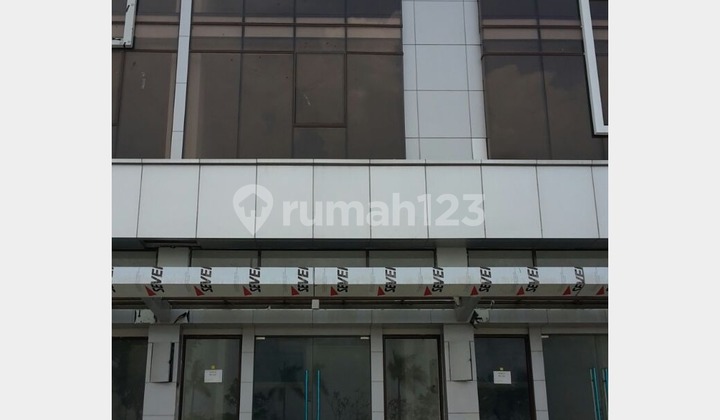 Dijual Rukan Strategis 3 Lantai di Jgc, Cocok untuk Bisnis dan Investasi (004)