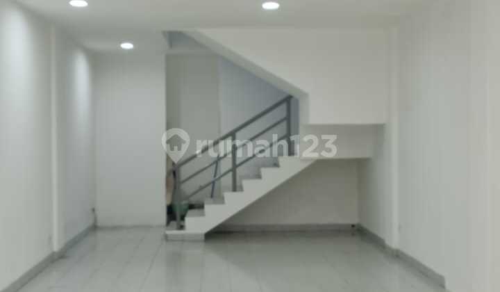 For Rent: Strategic Ruko in Sastra Graha, Close to Toll Road Near RCTI, Kebon Jeruk, West Jakarta, 028