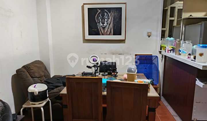 Dijual Cepat Rumah Strategis di Perumahan Emerald Spring, Harga Terjangkau  2