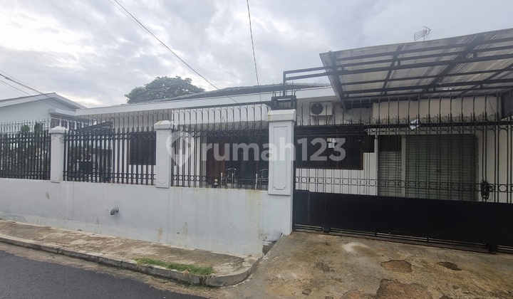 Rumah Hook di Kedoya Baru, Jakarta Barat