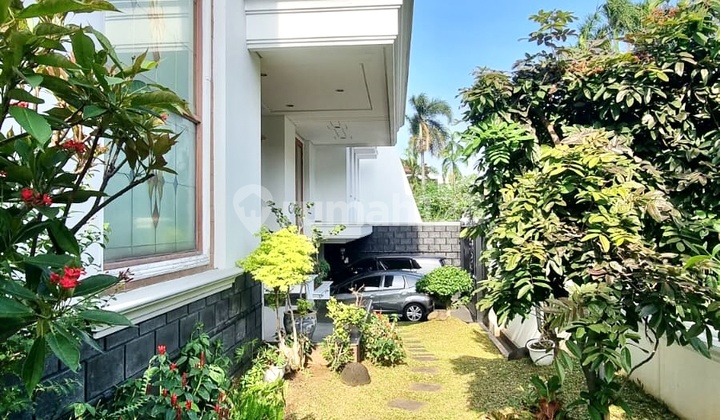 Rumah Hook 3 Lantai di Permata Buana, Jakarta Barat Rumah Hook 3 Lantai di Permata Buana, Jakarta Barat