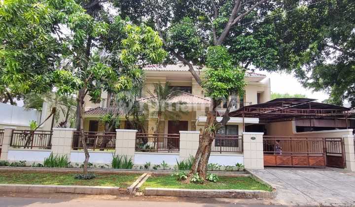 Nice House, Strategic Location in Melawai, South Jakarta.