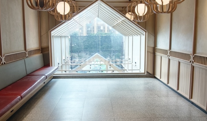 Ruko dengan Interior Mewah Ala Resto Jepang di Pik 2