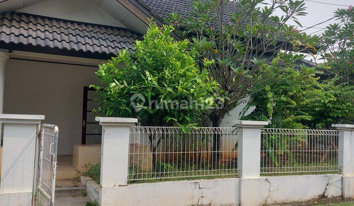 Rumah Hook, Taman luas di kemang pratama, Bekasi 2