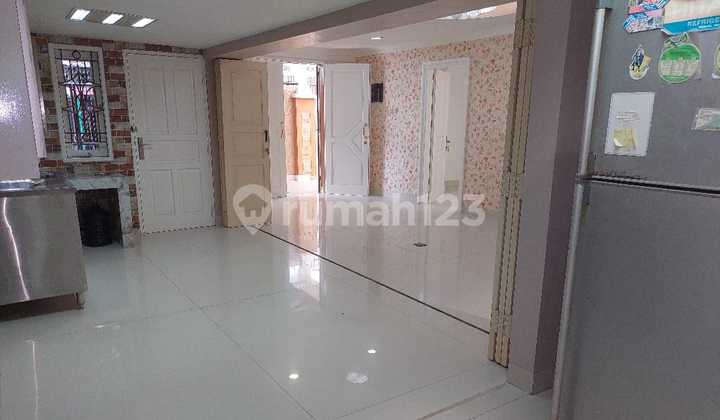 Rumah Hook di Tanjung Duren, Jakarta Barat 2