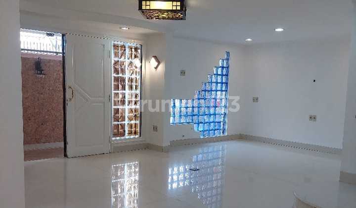 Rumah Hook di Tanjung Duren, Jakarta Barat Rumah Hook di Tanjung Duren, Jakarta Barat