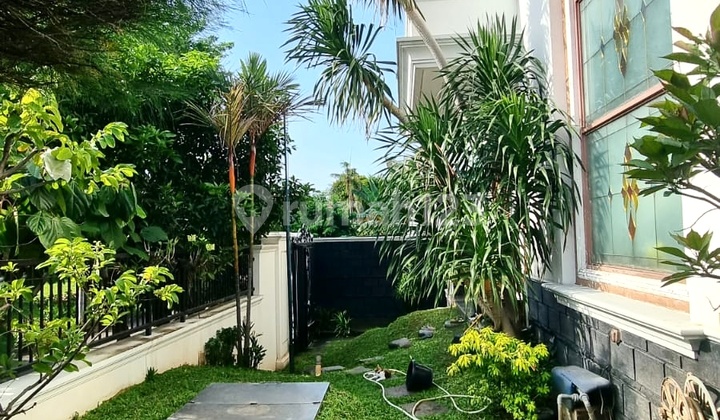 Rumah Hook 3 Lantai di Permata Buana, Jakarta Barat 2