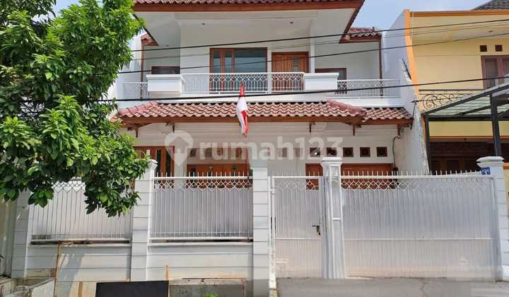 Rumah Modern Baru Renov di Alfa Indah, Jakarta Barat