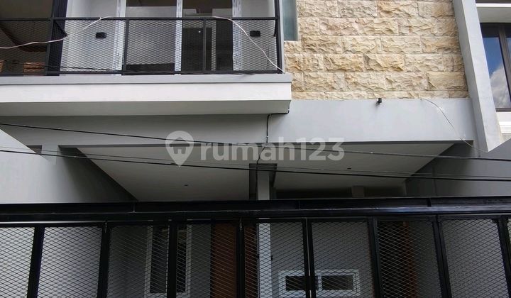 Rumah Baru 3 Lantai di Duri Kepa Jakarta Barat Rumah Baru 3 Lantai di Duri Kepa Jakarta Barat