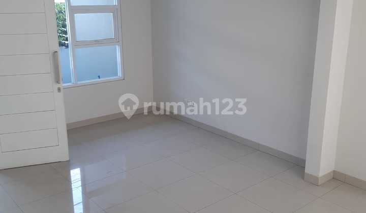 Rumah Bagus Siap Huni di Taman Holis Indah