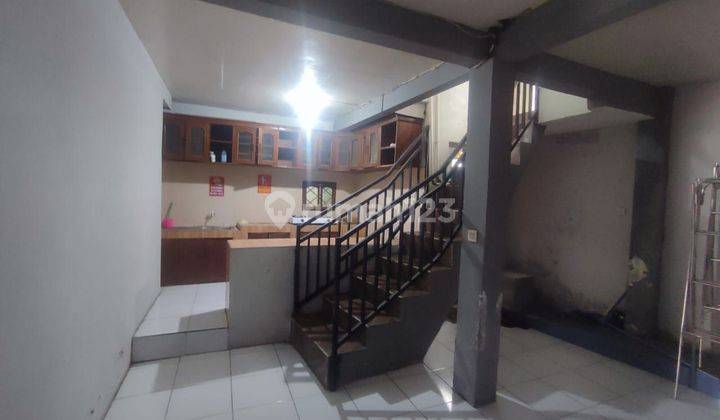 Rumah kost Lelang di Jalan budi luhur,  belakang setdut 2