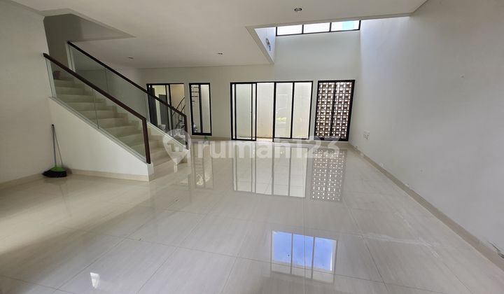 Rumah Mewah Bagus Siap Huni di Summarecon Bandung