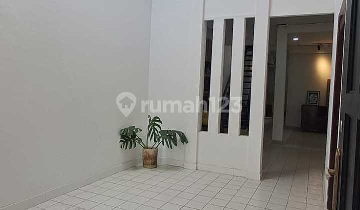 Beautiful Newly Renovated House in Ciateul, Bandung City