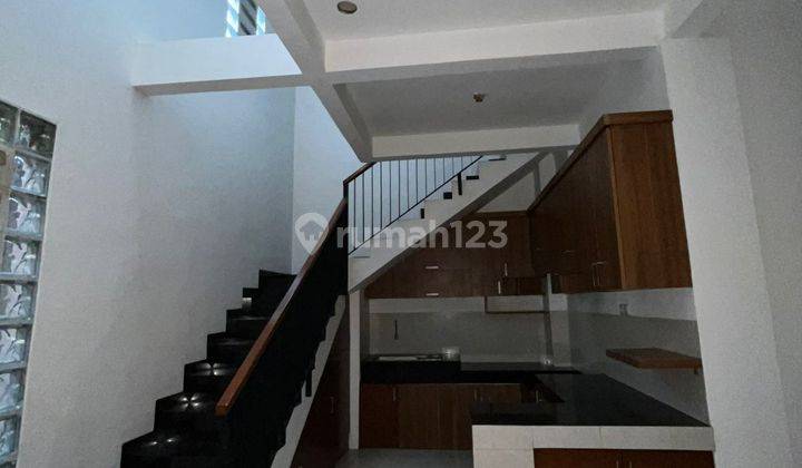 Rumah Cantik Siap Huni Bersih Nyaman 2 Lantai Ada Ac, Water Heater 1