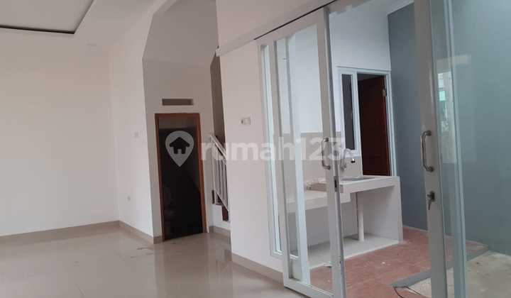 Rumah Bali Modern di Pinggir Jalan Lokasi Dekat Tol Margonda 3