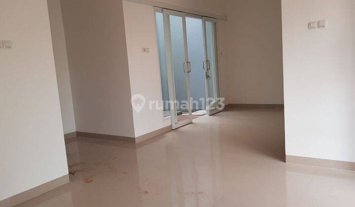 Rumah Bali Modern di Pinggir Jalan Lokasi Dekat Tol Margonda 6