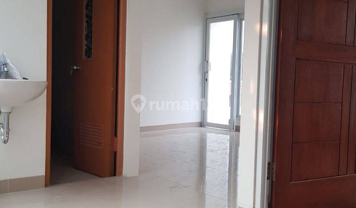 Rumah Bali Modern di Pinggir Jalan Lokasi Dekat Tol Margonda 8