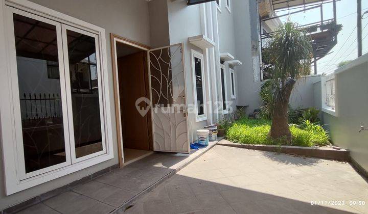 Rumah 2 Lantai Semi Furnished Taman Kopo Indah Kabupaten Bandung 1