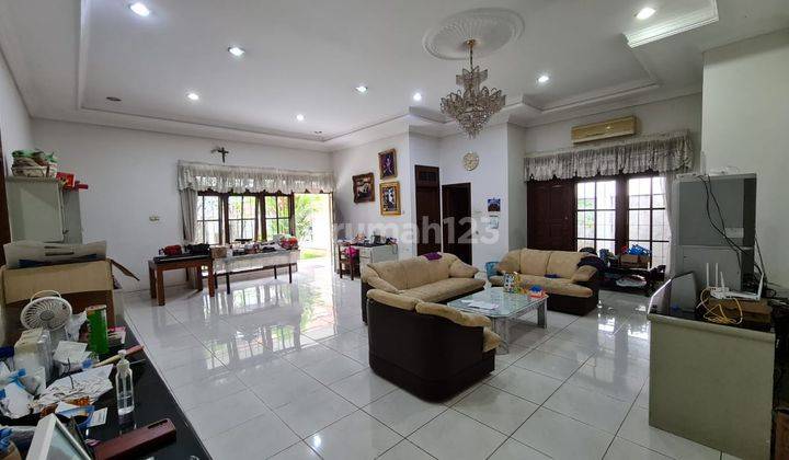 Rumah Bagus Unfurnished SHM di Jl Halmahera, Semarang 2