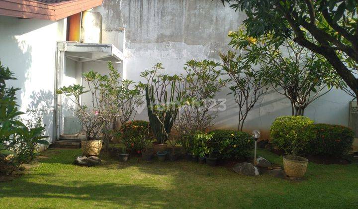 Rumah Bagus Unfurnished SHM di Jl Halmahera, Semarang 4