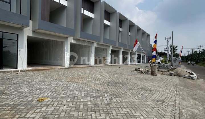 Two-story shop house in Bekasi area, no down payment, ready to occupy, 10 minutes to Grand Wisata. 2