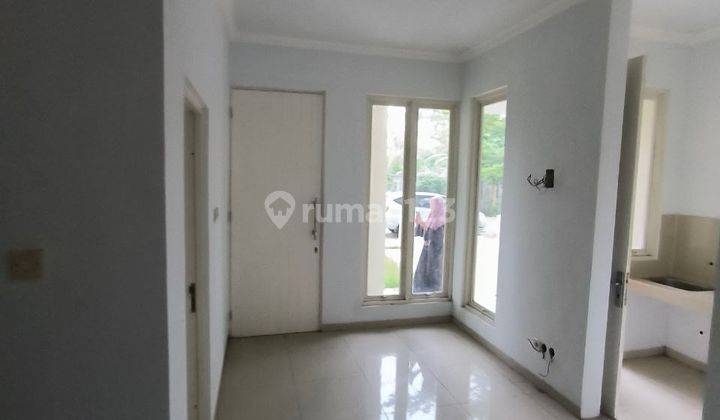 ruang tamu rumah idaman di tengah kota