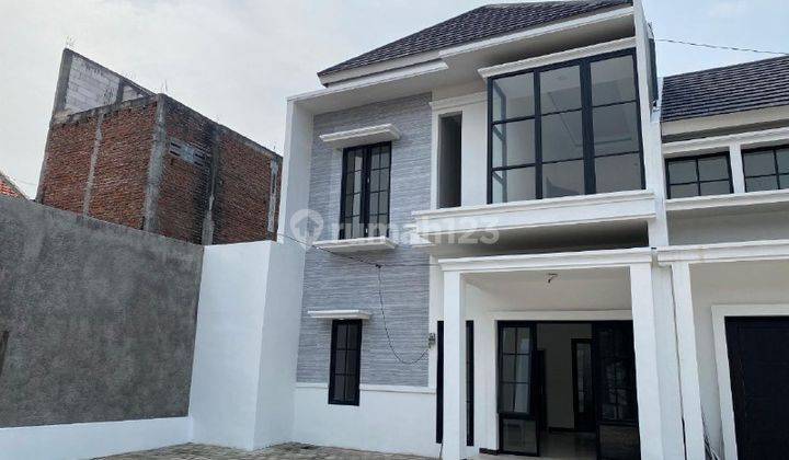 Rumah dengan konsep AMERICAN CLASSIC berlokasi di Surabaya Barat 1