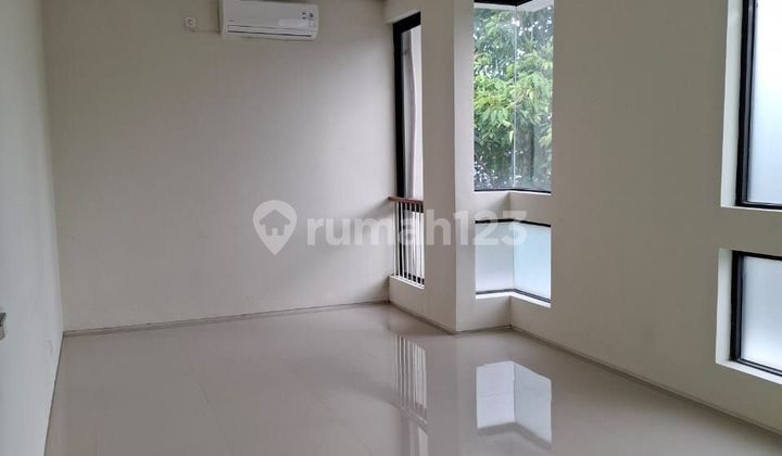 Rumah di Northwest Lake Citraland 2 Lantai Surabaya Barat 2