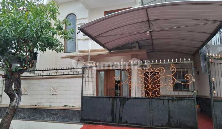 House in Darmo Baru, 2 Floors, Good Condition, Semi-Furnished, Flood-Free House in Darmo Baru, 2 Floors, Good Condition, Semi-Furnished, Flood-Free