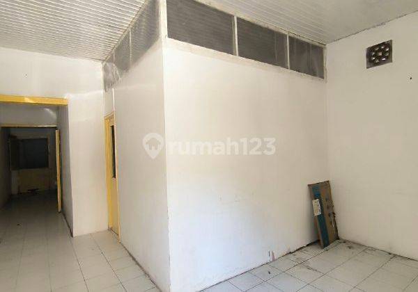 Rumah Dekat Sma Frateran, Dprd, Tugu Pahlawan, Kantor Pos 2