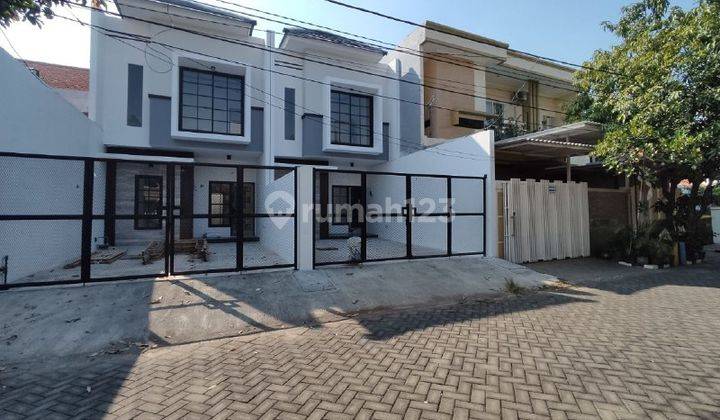 Row 3 Mobil Longgar Rumah Baru Minimalis 2 Lantai Rungkut Asri 2