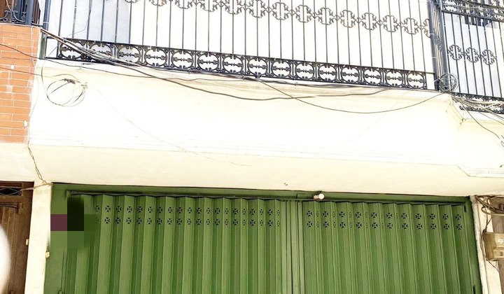 Strategic 3-story RUKO in Kalisari, suitable for offices or distributors. 1