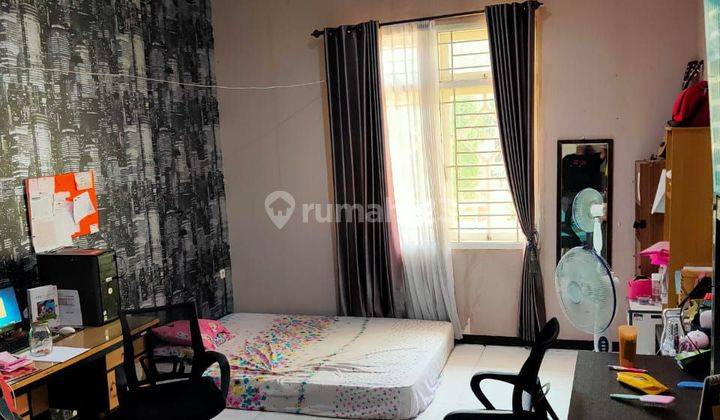 kamar tidur rumah di rungkut barata  modern