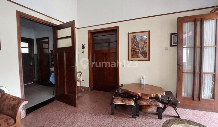 Rumah Belanda Heritage Tipe B , Area Dikelilingi Cafe Dan Hotel di Rancabentang Ciumbuleuit Bandung Utara 