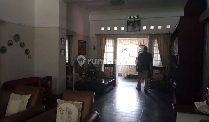 Rumah Lama terawat Asri Area Cafe Sayap Cipaganti Bandung kota  1