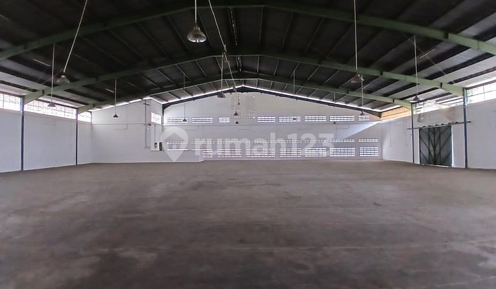 Gudang akses container 40 mainroad jl Soekarno hatta Bandung hadap selatan 