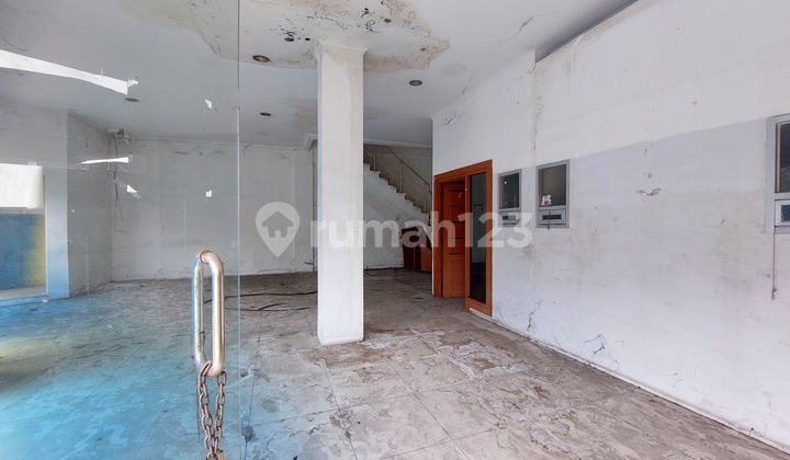 Ruko on Jl. Soekarno Hatta, Babakan Ciparay, near Pasirkoja Toll Exit, Bandung, container accessible, spacious parking. 1