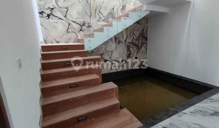 For Sale 3-Story House, West Facing, Setraduta Pasteur Bandung